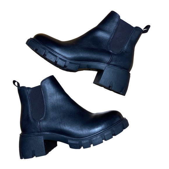 Steve Madden Shoes - STEVE MADDEN Howler Leather Lug Sole Boots Black Size 9M